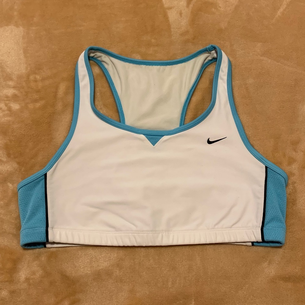 Nike Women's Swoosh Medium Impact Sports Bra